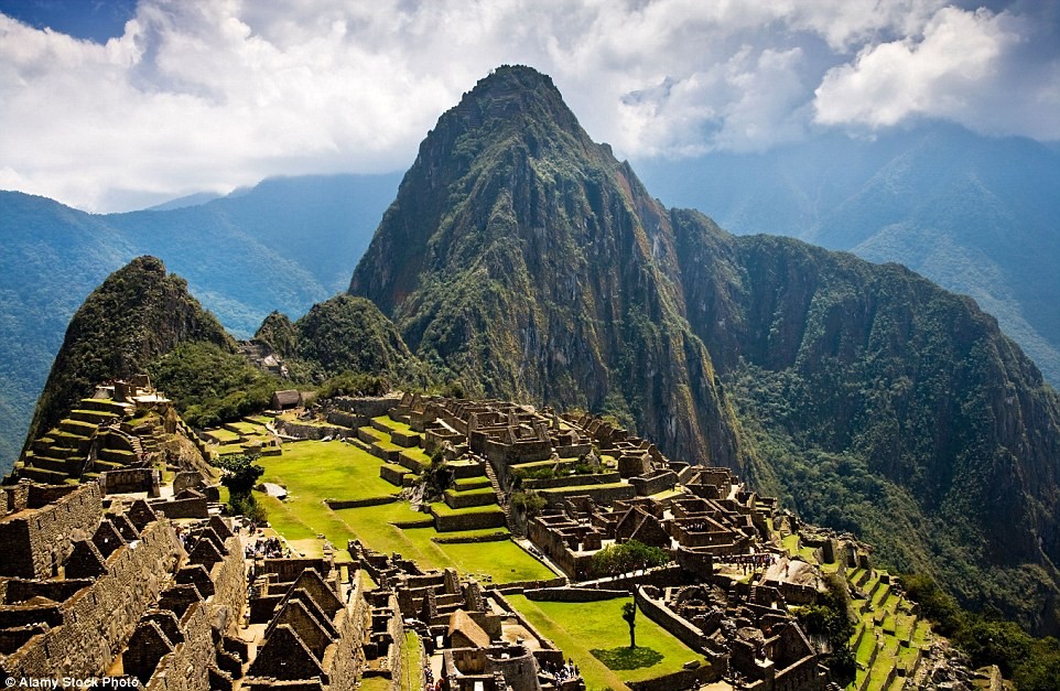 Hàng triệu độc giả của trang TripAdvisor đã bình chọn khu tàn tích Machu Picchu ở Peru là  điểm du lịch hấp dẫn các du khách trong năm 2016. Thành phố cổ đại này được mọi người ca tụng là công trình kiệt tác và là minh chứng hùng hồn của nền văn minh Inca.